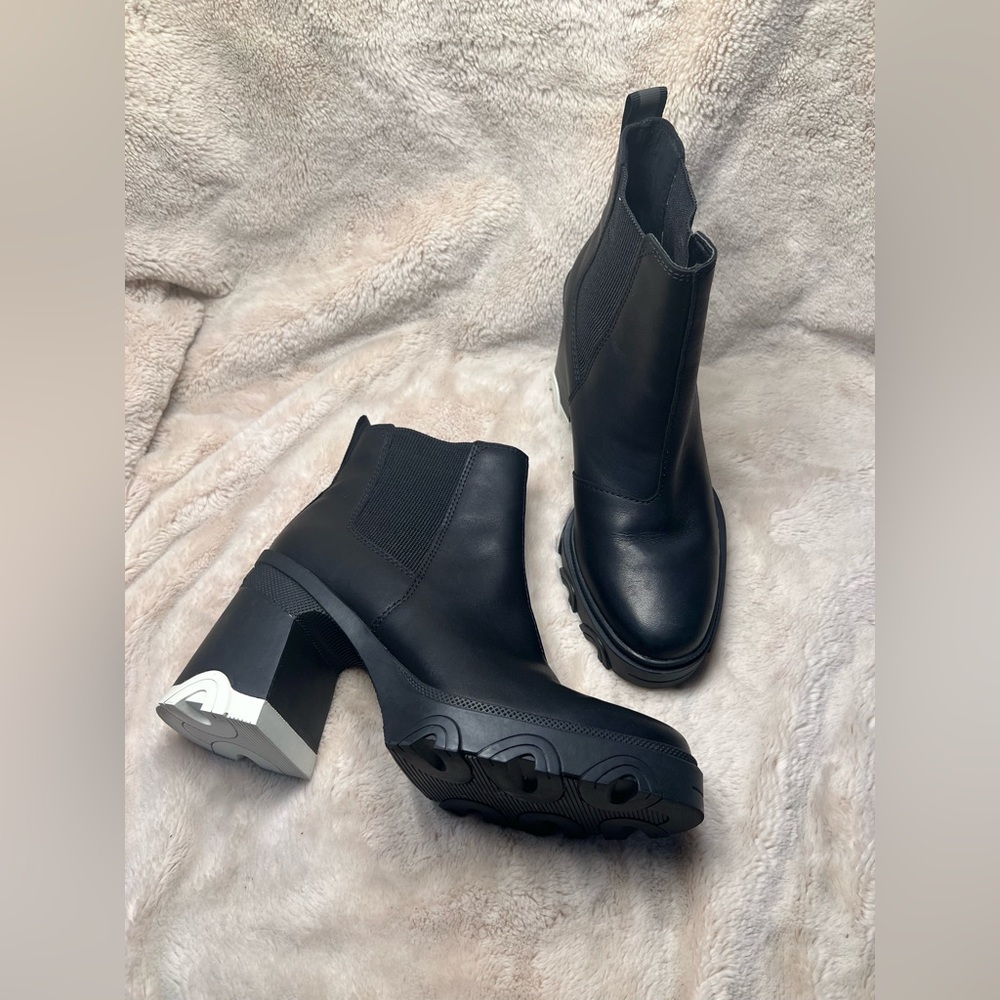 Sorel Black Chunky Heeled Chelsea Boots